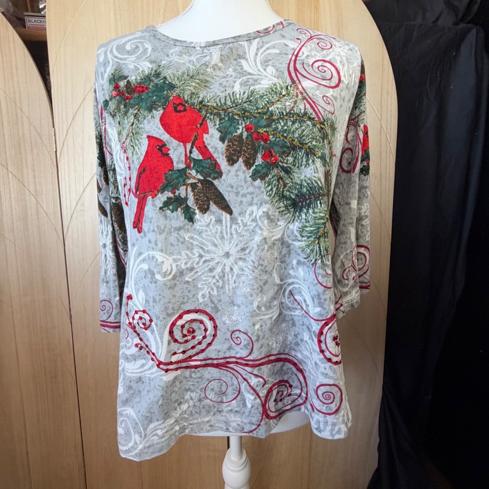 CW Classics Top M Gray Red Cardinal Sequin Christmas Holiday Winter Pine Bird